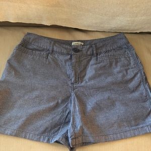 Mid-Rise Everyday Seersucker Shorts!